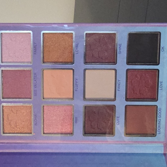 DISNEY'S STITCH NEW Eyeshadow Palette with Floral Design - Picture 2 of 7